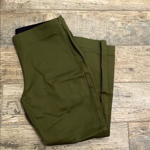 Ankle cropped slacks